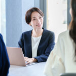 ビジネスウーマン　資産運用　カウンセラー