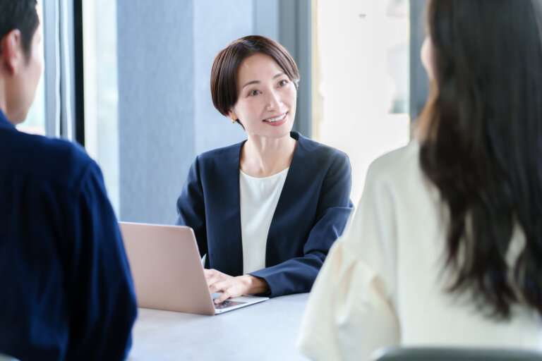 ビジネスウーマン 資産運用 カウンセラー